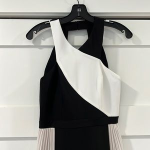 BcbgMaxAzria Black and White Color Block Mini Dress Size US 2 NWT